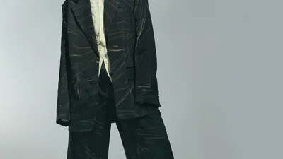 Джіджі Хадід знялася для глянцю в образі чоловіка