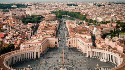 В Риме появился 18-метровый мост, подвешенный на воздушных шарах