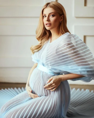 Наче лебідка: вагітна Влада Седан знялась в ніжній фотосесії - фото 519533