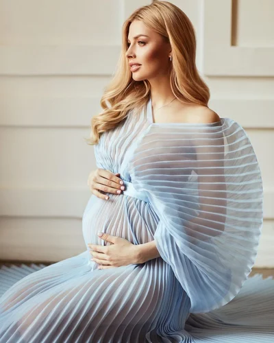 Наче лебідка: вагітна Влада Седан знялась в ніжній фотосесії - фото 519534