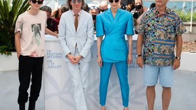 Актори фільму "Французький вісник" прийшли на Каннський фест, але одразу стали мемом