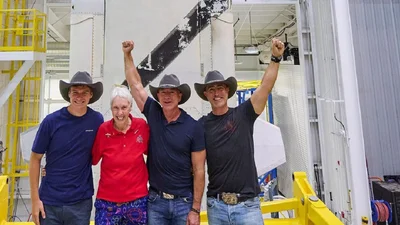 Джефф Безос успішно злітав в космос і поділився відео з борту ракети