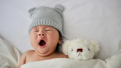 Новый тренд в TikTok: мамочки показывают смешные фото новорожденных детей
