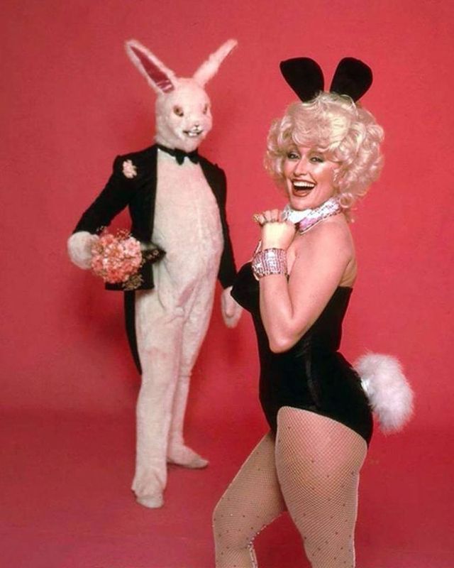75-річна Доллі Партон повторила свій образ з обкладинки Playboy - фото 519920
