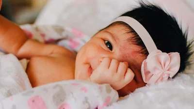 Красиві привітання з народженням донечки: проза, вірші, картинки