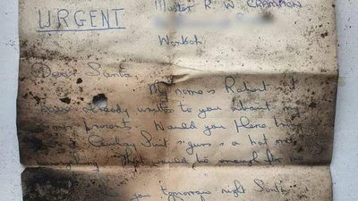 Трубочисты нашли в дымоходе письмо Санта-Клаусу с 1960-х - фото 520485