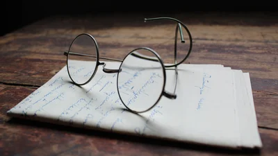 Трубочисты нашли в дымоходе письмо Санта-Клаусу с 1960-х