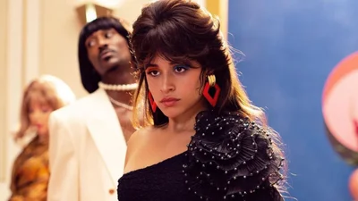 Після хвилі критики Каміла Кабельйо в купальнику довела, що її фігура справді розкішна