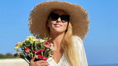 Отакої: Оля Полякова змінила зачіску і тепер ходить з чубчиком