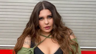 Солістка гурту KAZKA в лосинах похизувалася підтягнутими сідницями