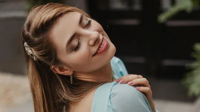 Дар'я Петрожицька одягнула обтислу чорну сукню, і від цих фото паморочиться голова