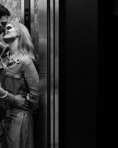 Оля Фреймут показала сладкие поцелуи с любимым в лифте - фото 521006