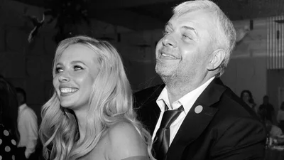 30-річна Юлія Думанська показала пристрасний поцілунок зі своїм 50-річним чоловіком