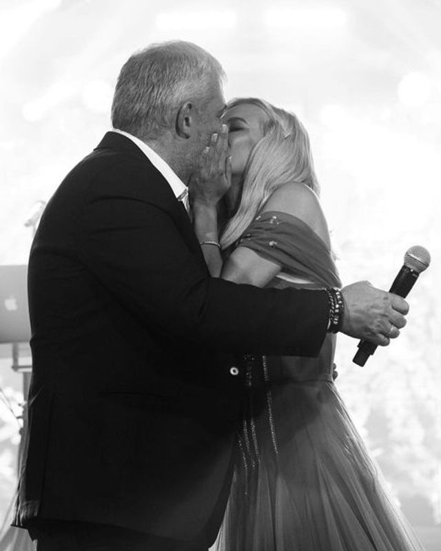 30-річна Юлія Думанська показала пристрасний поцілунок зі своїм 50-річним чоловіком - фото 521045