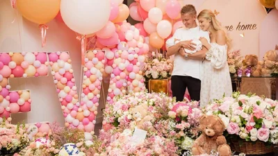 Олександр Зінченко і Влада Седан засипали Instagram ніжними знімками з крихітною донечкою
