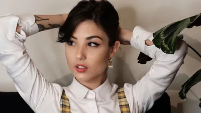 Девушка Дамиано Давида обнаженной покаталась на качелях