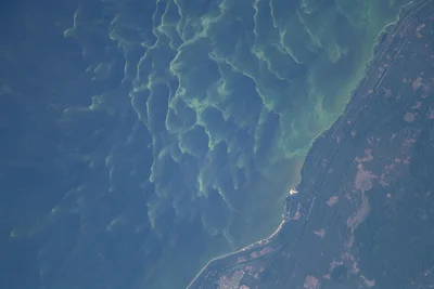 Олимпийский, Борисполь и Киевское море: NASA сняло роскошные виды Киева из космоса - фото 521445