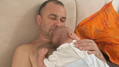 Сложно и непривычно: Виктор Павлик рассказал, каково это - стать отцом в 55
