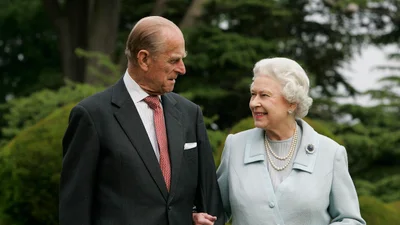 Грядет скандал: в "Короне" покажут, с кем принц Филипп изменял Елизавете II