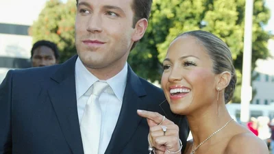 Бен Аффлек выбирает кольцо Джей Ло