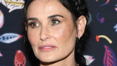 58-летнюю Деми Мур тайком сфоткали в бикини, и вот какова ее фигура на самом деле