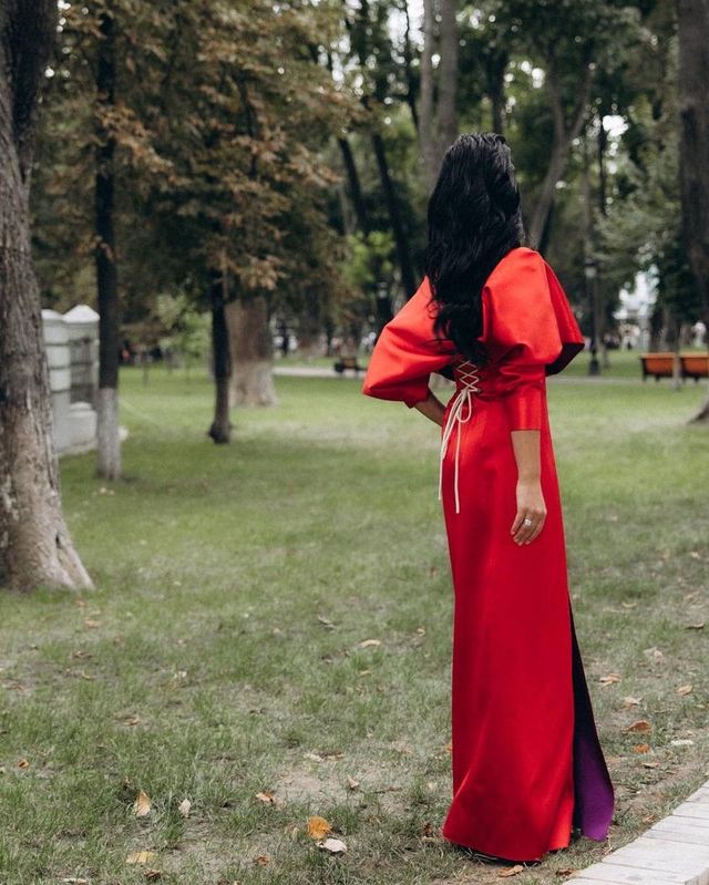 Джамала в красном платье с корсетом доказала, что имеет безупречный вкус - фото 522735