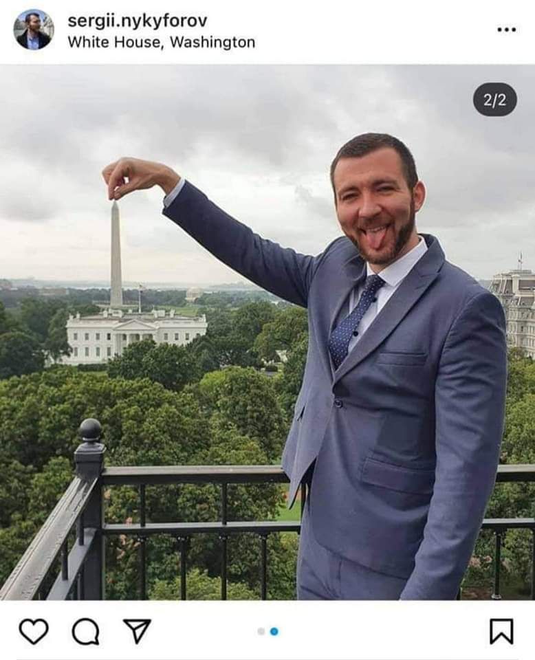 Прессекретар Зеленского сделал в США фото с языком, и поток мемов не остановить - 523089 Прессекретар Зеленского сделал в США фото с языком, и поток мемов не остановить - фото 523089