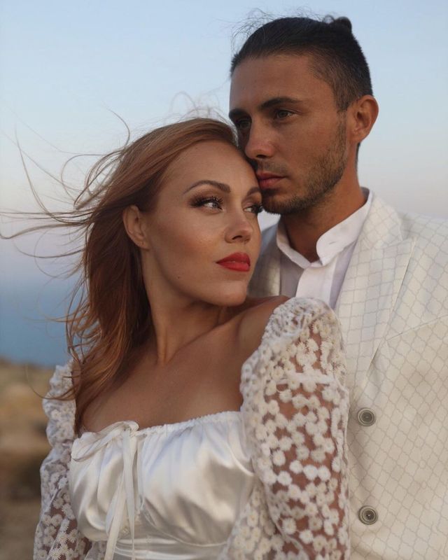 ALYOSHA и Тарас Тополя порадовали романтическим фотосетом в честь годовщины отношений - фото 523317