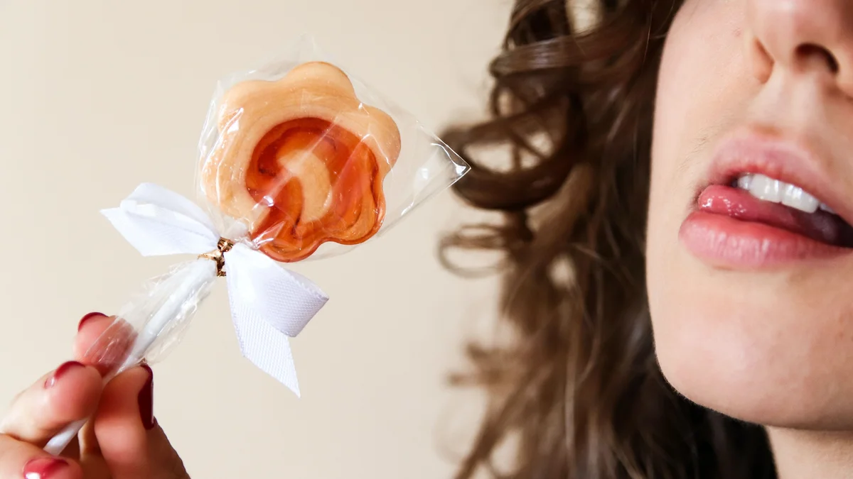 2. Он боится интимности