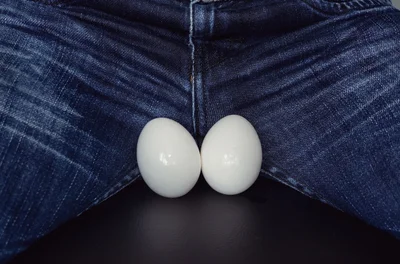 Порно видео яйца мужчины