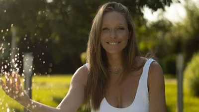 Катерина Осадча показала фігуру в бікіні за три тижні після пологів