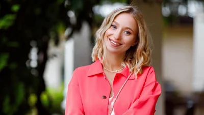 Три месяца материнства: жена Виктора Павлика опубликовала редкое семейное фото