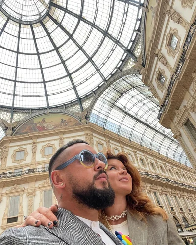 Нові романтичні фото MONATIK і його дружини з відпочинку в Італії - фото 524462