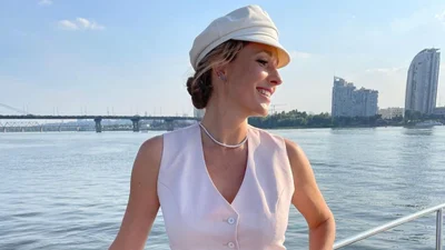 Катя Осадча показала архівну фотосесію, на якій годує грудьми старшого сина