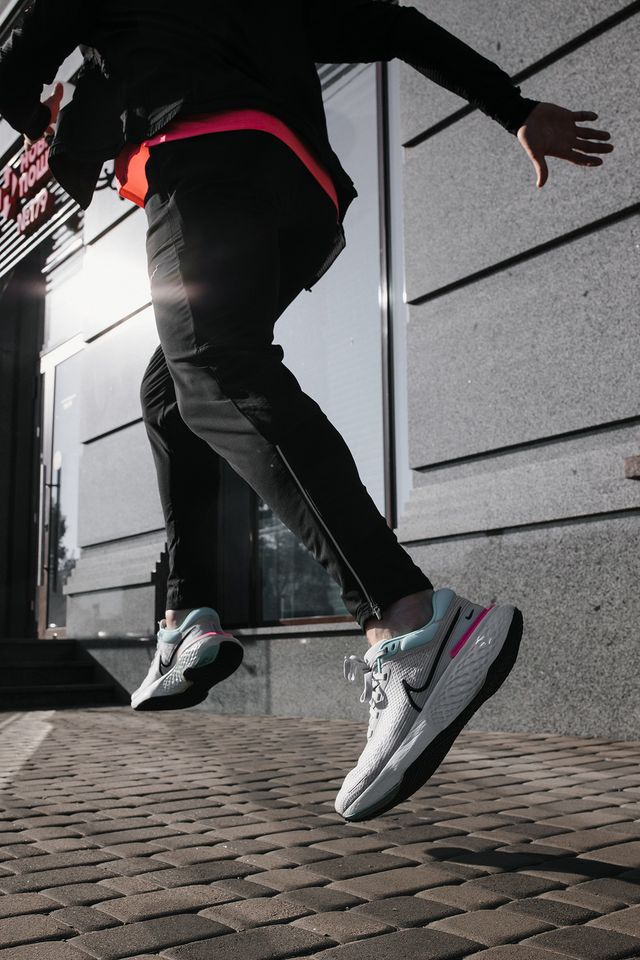 Кроссовки Nike уменьшают риск получения травм во время бега - фото 524802