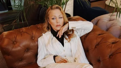 Тіна Кароль показала, що носить у своїй сумочці