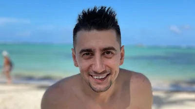 Олександр Еллерт зробив "нові" зуби й похвалився результатом