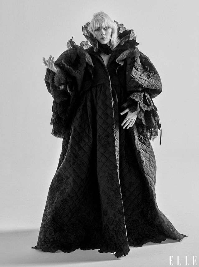 Красиво и эротично: Билли Айлиш показала, как надо одеваться зимой - фото 525269