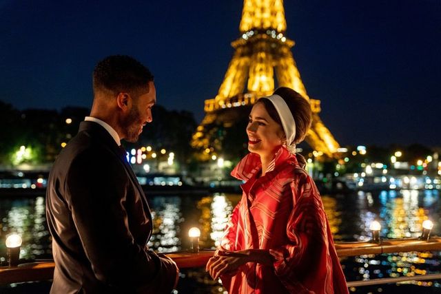Ще більше французької моди: в мережі обговорюють нові кадри з серіалу 'Емілі в Парижі' - фото 525410