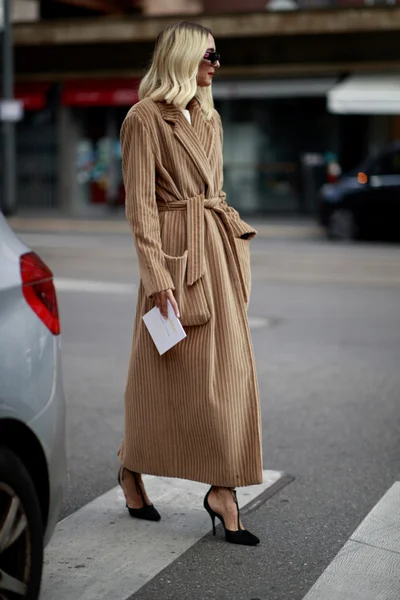 Осіннє натхнення: вуличний стиль на Тижні моди в Мілані - фото 525503