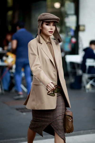 Осеннее вдохновение: уличный стиль на Неделе моды в Милане - фото 525505