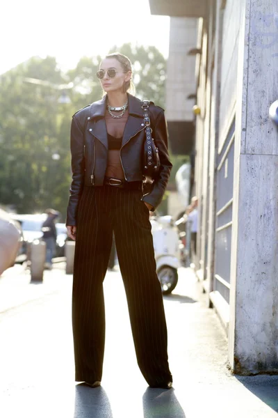 Осіннє натхнення: вуличний стиль на Тижні моди в Мілані - фото 525512