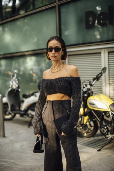 Осіннє натхнення: вуличний стиль на Тижні моди в Мілані - фото 525517