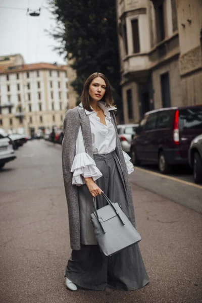 Осеннее вдохновение: уличный стиль на Неделе моды в Милане - фото 525538