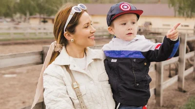 Наталка Денисенко показала архивные фото из роддома, где кормит маленького сына