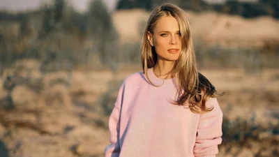 Оля Фреймут показала, как правильно целоваться на людях