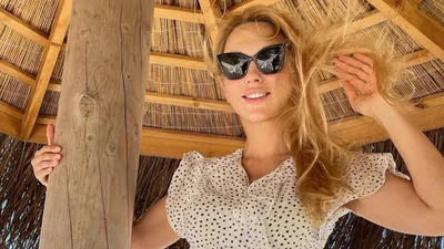 Ще те видовище: Оля Полякова показала трухлявий дах, який взимку впав на її дітей