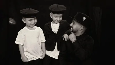 MONATIK розтопив серця фанатів архівним відео зі страшим сином