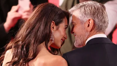 Редкий момент: Джордж и Амаль Клуни появились на публике и не сдерживали чувств
