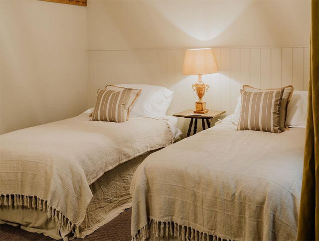 Особлива атмосфера: на Airbnb здають апартаменти на старовинному англійському цвинтарі - фото 526736